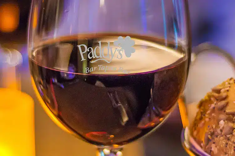 Wijnglazen graveren Wijnglazen graveren